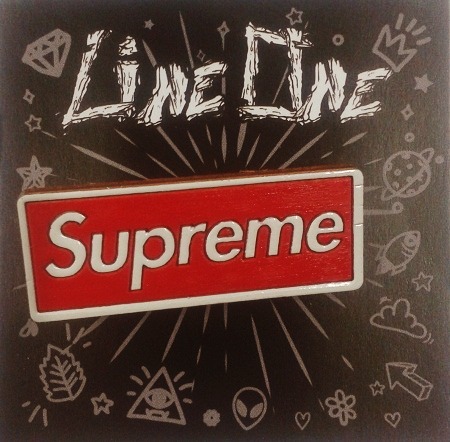 Дерев'яний значок Supreme