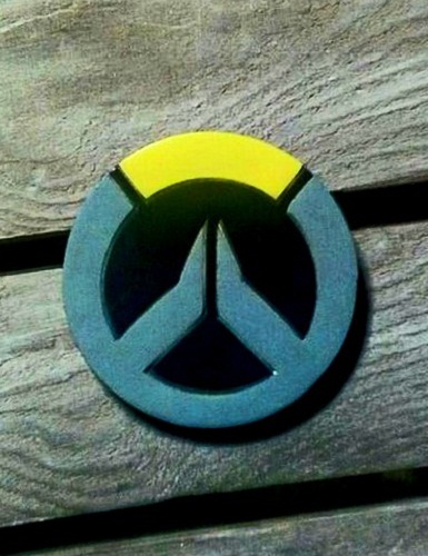 Деревянный значок Overwatch