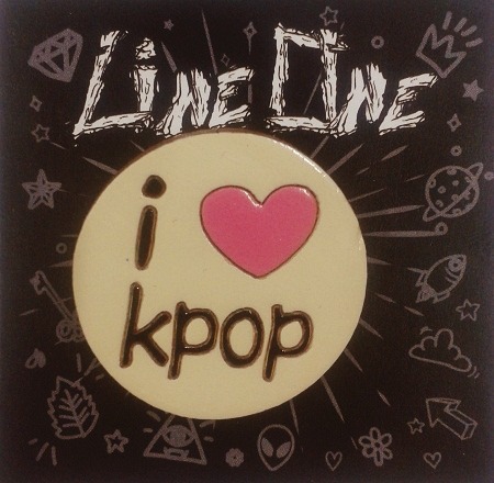Деревянный значок I love K-POP