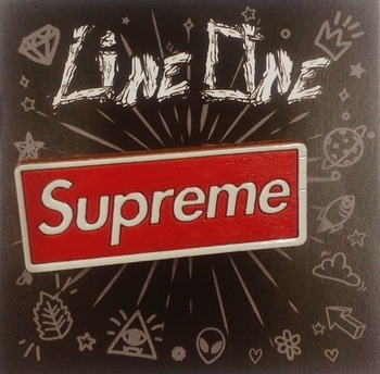 Дерев'яний значок Supreme