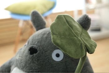 Мягкая игрушка Тоторо с листиком | Totoro with leaf (34 см)