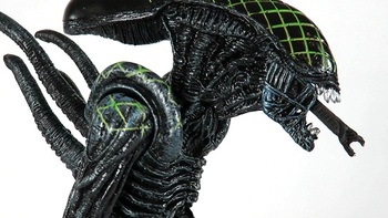 Фігурка NECA Чужий із сітчастою раниною | Grid Alien AVP